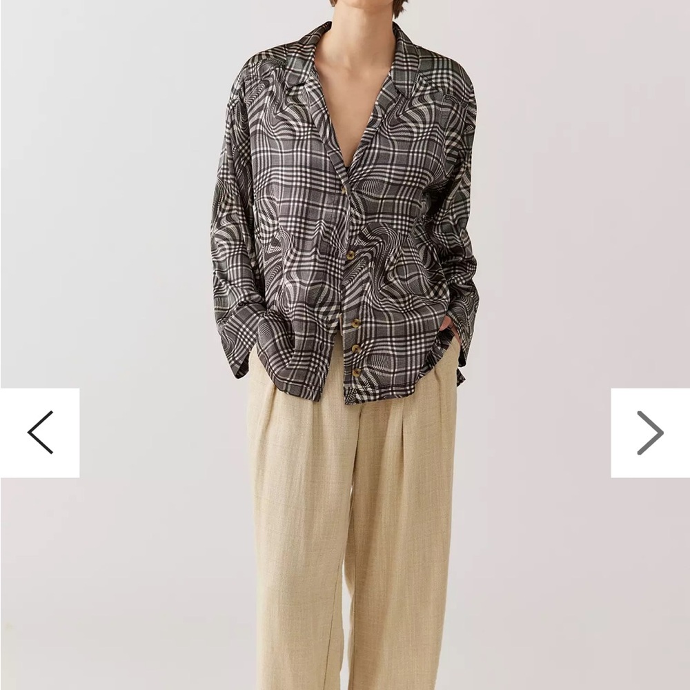 Urban outfitters Supernova Souvenir button down shirt. Worn once. Perfect shape. - Picture 3 of 10